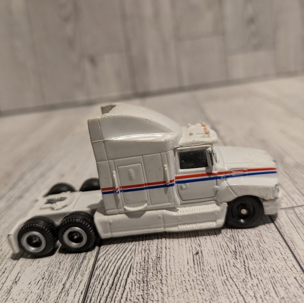 Ford Aeromax 120 Classic White Toy Truck with Blue and Red Accents